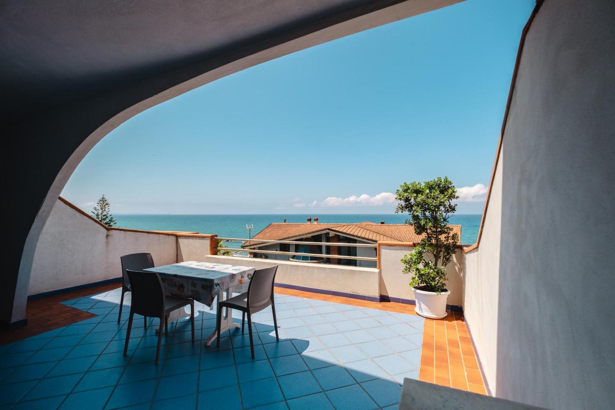 Oasi Azzurra Messina Exterior foto